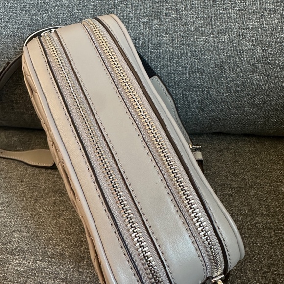 NWT!Michael Kors Peyton Small Quilted Camera Bag Women's Crossbody In Pearl Grey - Picture 5 of 10